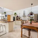King Bedroom En-suit Bathroom, Easy To Centre Séjour chez l'habitant Foxrock