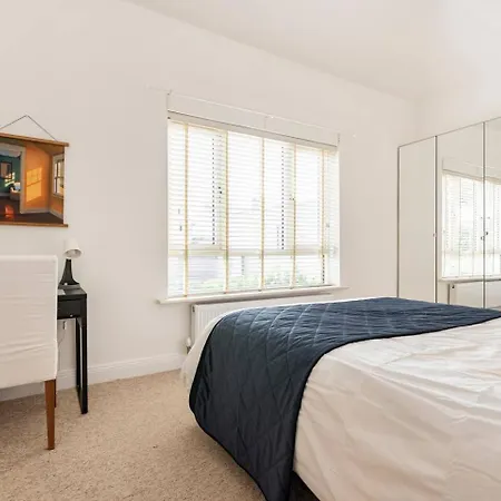 King Bedroom En-suit Bathroom, Easy To Centre * Foxrock