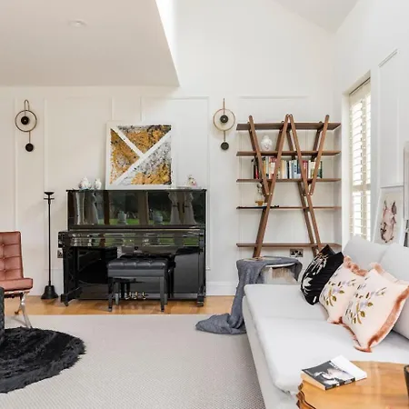 Homestay King Bedroom En-suit Bathroom, Easy To Centre
