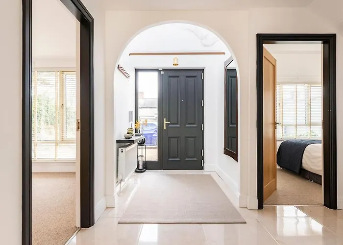 King Bedroom En-suit Bathroom, Easy To Centre Homestay szállás